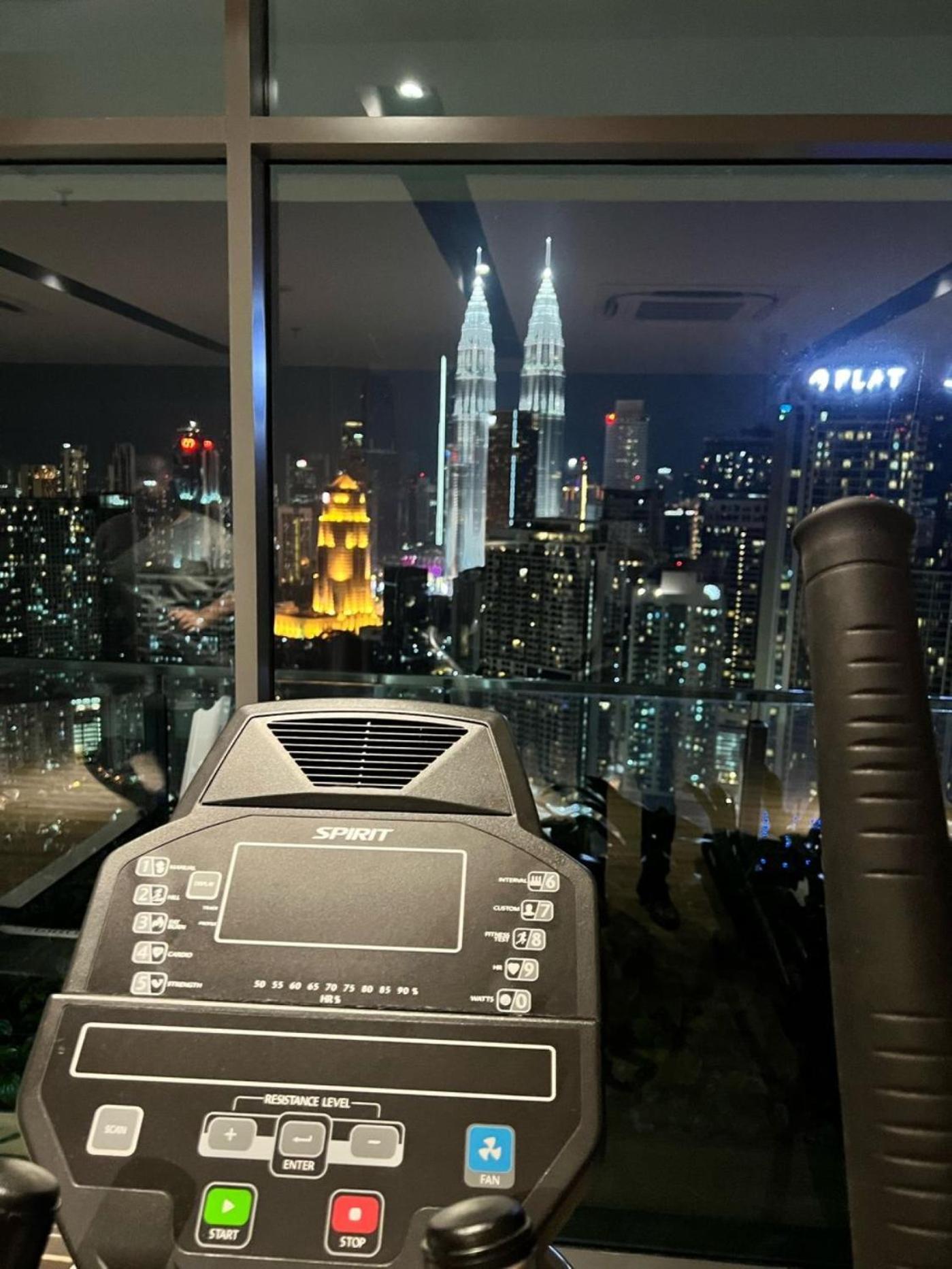 The Luxe Suites Klcc By Cozy Stay Κουάλα Λουμπούρ Εξωτερικό φωτογραφία